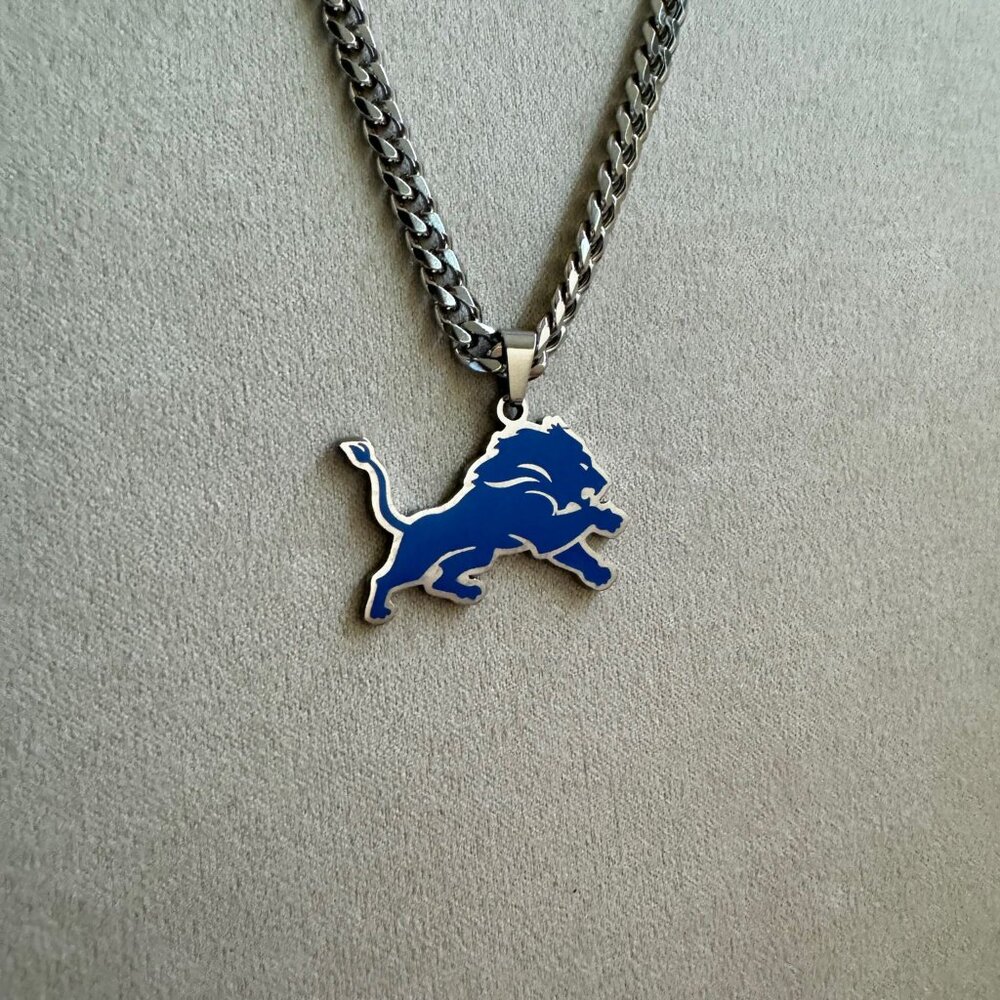 Detroit Lions Necklace - Blue Pendant - 5mm Cuban - 22" Chain - NFL Football - Picture 2 of 4
